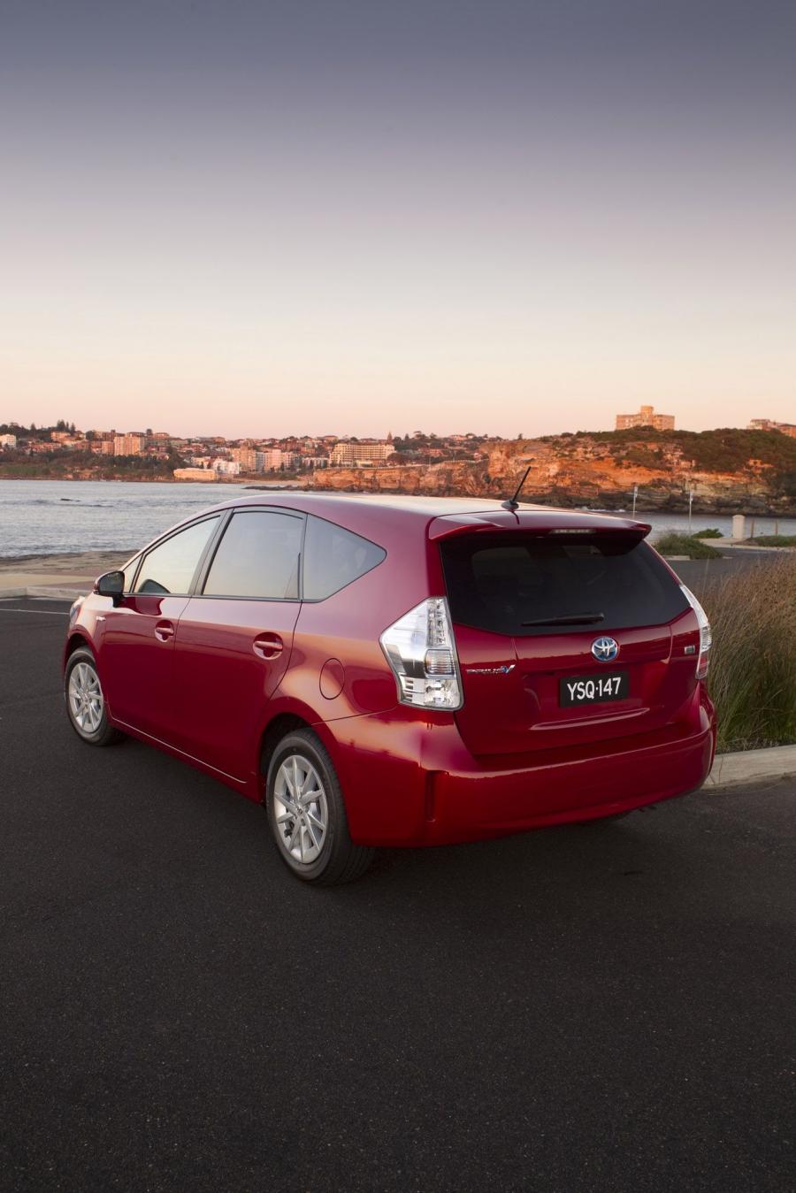  Toyota Prius V 2011 года  (фото 201 из 208)
